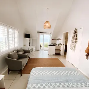 https://pebbles-beach-cottage.port-elizabeth-hotel.com